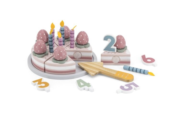 Torta de cumpleaños con accesorios PolarB