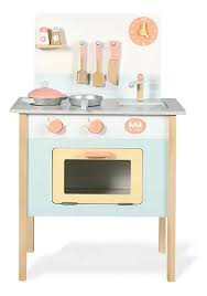 Cocina de madera con accesorios